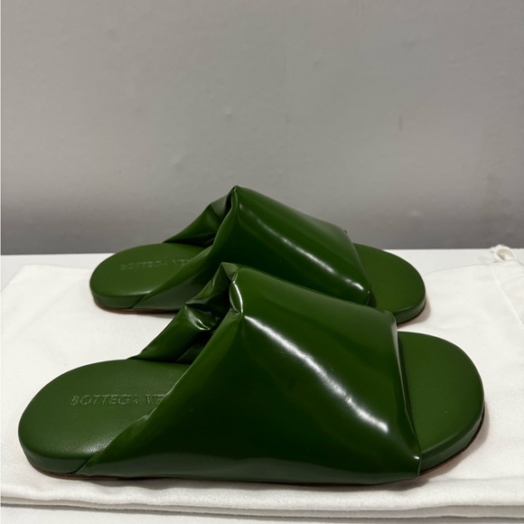 Bottega Veneta Green Women's Slide Sandals